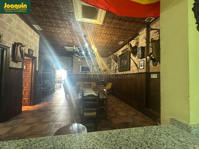 ¡Oportunidad! Local en Valdeolleros: ¡El punto de encuentro perfecto! . — 2