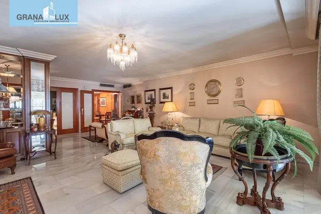 EXCLUSIVO PISO CON JARDÍN PRIVATIVO EN UNA DE LAS MEJORES URBANIZACIONES DE GRANADA — 15