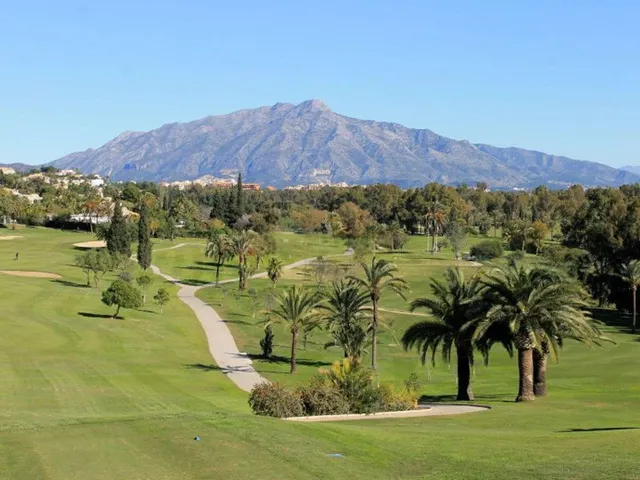 Excelente Ático con vistas al mar en El Paraíso, Estepona — 18