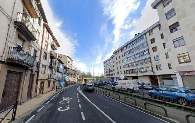 Se vende piso OKUPA en Santander (Cantabria). - foto 2