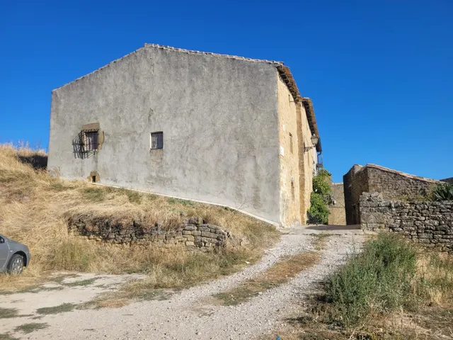 CASA CON CORRAL y TERRENO EN SAN MARTÍN DE UNX — 32