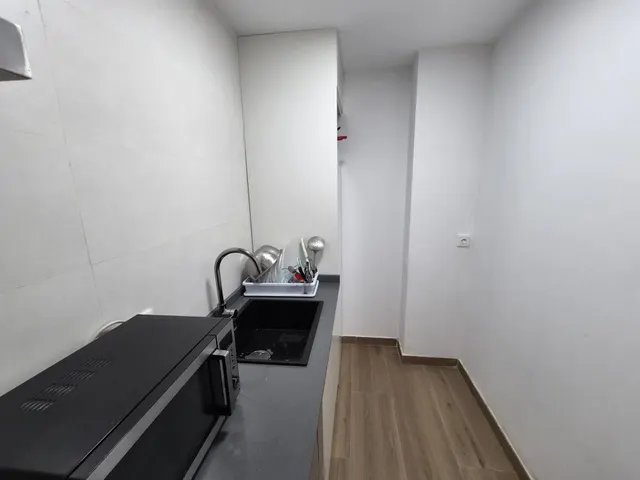 VIVIENDA EN GODELLA EN PLANTA BAJA — 11