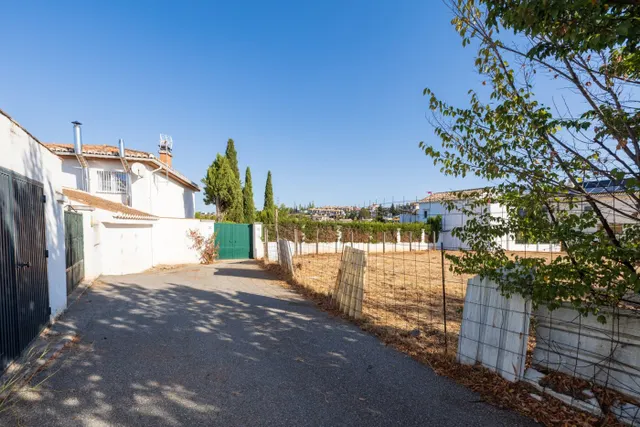 Compra tu parcela para hacer la casa de tus sueños a 5 min de Granada. Huétor Vega — 3