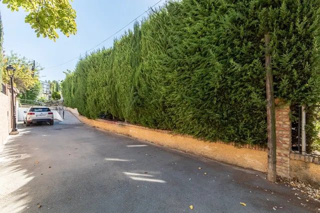 Chalet independiente con piscina y pista de tenis en Alfacar — 33