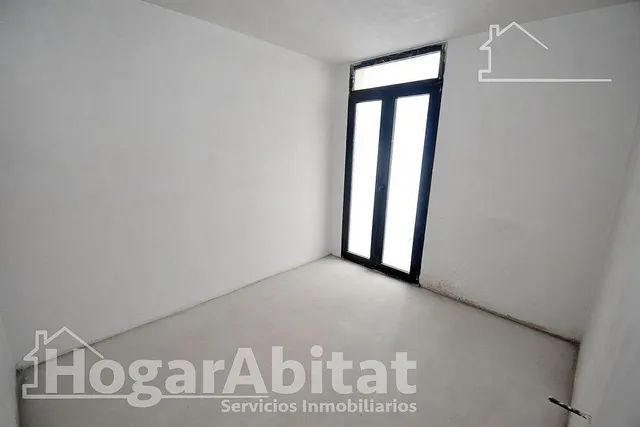 ¡Perfecto para invertir! Casa de cuatro alturas  para reformar con garaje y dos terrazas, cerca del centro — 26