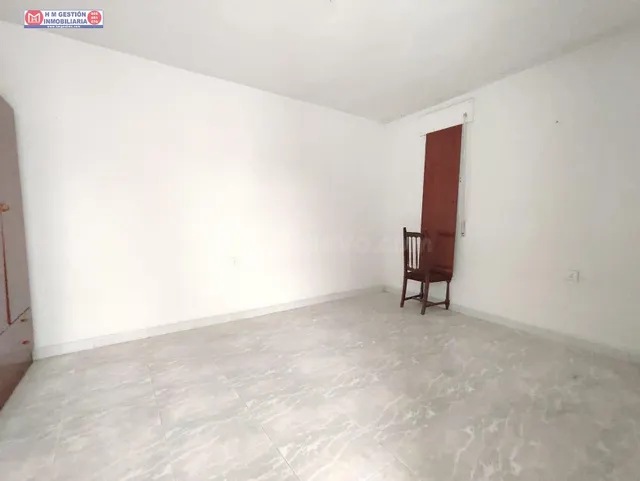 CASA JUNTO A CALLE EMILIO CASTELAR - foto 2