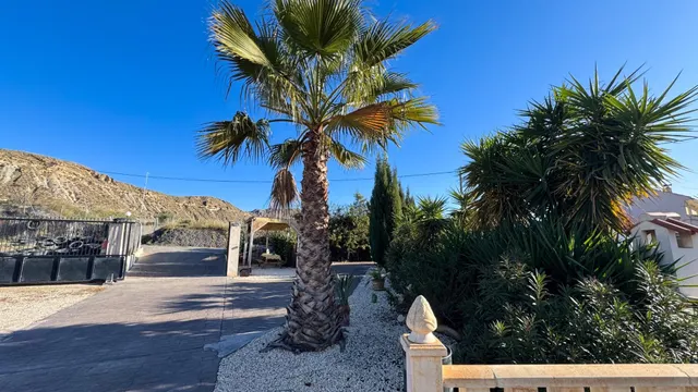 Exclusiva Casa Reformada con Piscina Privada y Parcela de 7.000 m2 en Blanca, Murcia — 2