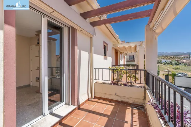 ADOSADA EN URBANIZACIÓN EN HUETOR VEGA — 24