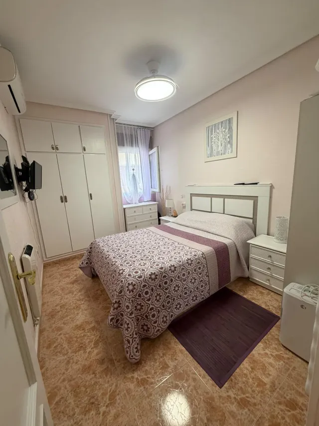 Apartamento con piscina compartida, Alicante, Torrevieja, Playa del Cura. 1 habitación | 54 m2 | A 900 metros del mar — 9
