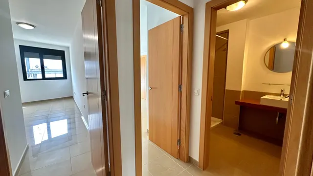 Piso exterior de 3 dormitorios y 2 baños con garaje y trastero en Avenida Buenos Aires. — 29