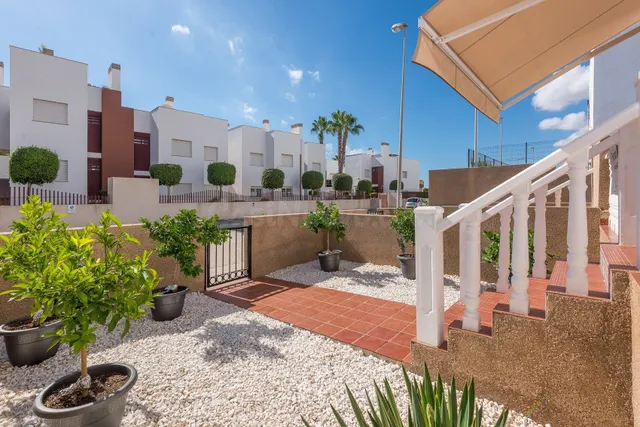 Apartamento de 2 dormitorios en Punta Prima - foto 3