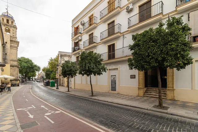 ¡Excelente oportunidad en pleno centro! Espacioso y luminoso - foto 2