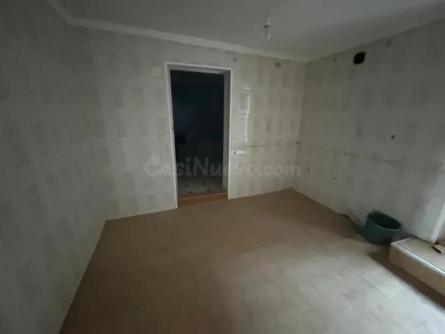 CASA DE 260 M2 PARA REFORMAR CON TERRENO Y CORRALES EN TEBA - foto 4