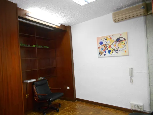 Se alquila oficina en zona Catedral - foto 4