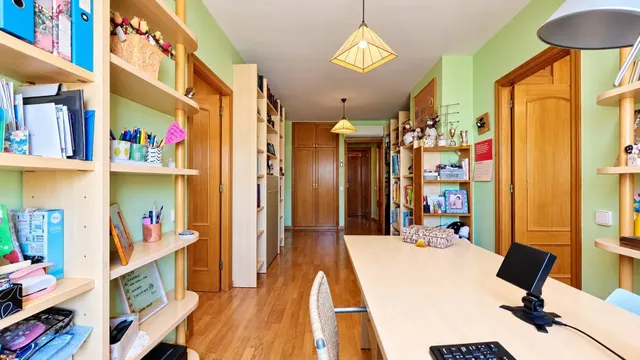 Ático dúplex de 5 dormitorios en el corazón de Valls con garaje privado y piscina — 32