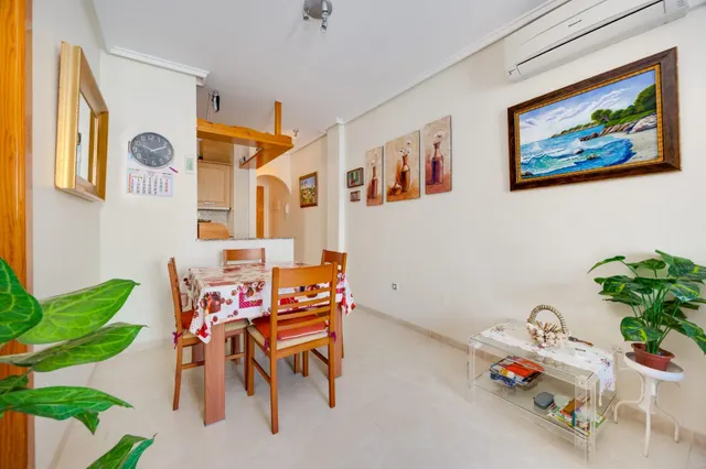 Venta de Apartamento 2 dormitorios zona Habaneras,piscina comunitaria en Torrevieja. — 12
