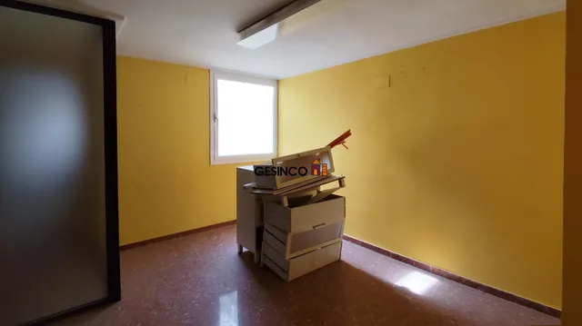 LOCAL COMERCIAL EN PLANTA ENTRESUELO EN VENTA Y ALQUILER — 8