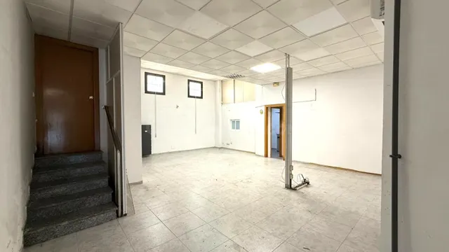 Amplio Local Comercial en Alquiler en Montigalà, Badalona -  - foto 3