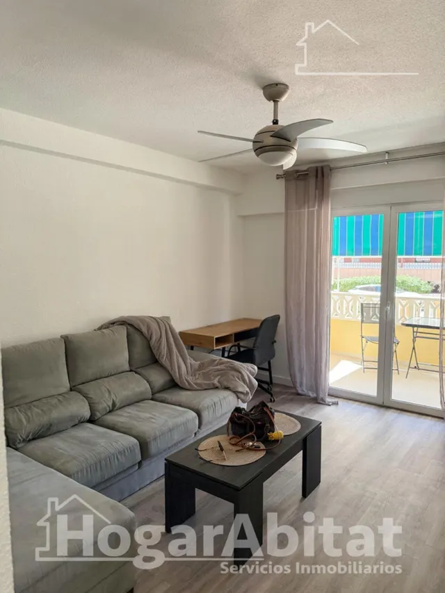 Disfruta del sol y la brisa del mar en este piso reformado con piscina, terraza y parking junto a la playa — 10