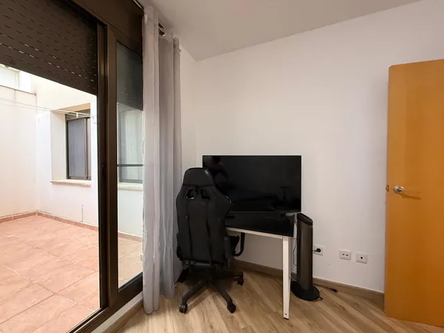 PISO DE 4 DORMITORIOS CON BALCÓN Y PATIO INTERIOR EN VENTA EN LA RÀPITA — 6
