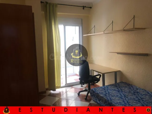 EST/ Piso amueblado para ESTUDIANTES con TRES dormitorios en - foto 4