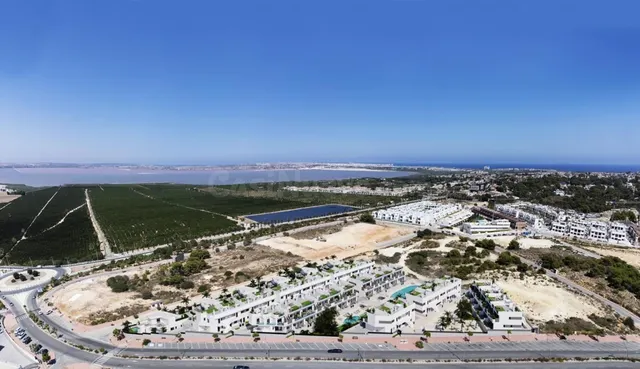 Ático de Lujo en Torrevieja Alicante: Vivienda de 2 Dormitor - foto 2