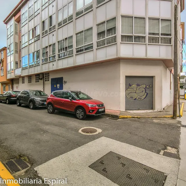 Amplio Local Comercial en Playa de Ares . — 3