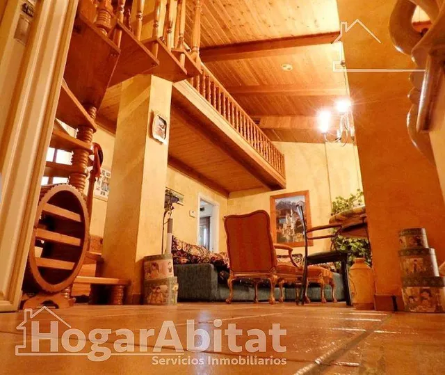 ¡CASA ESPECTACULAR! AMPLIA Y LUMINOSA CON BALCÓN Y TERRAZA — 38
