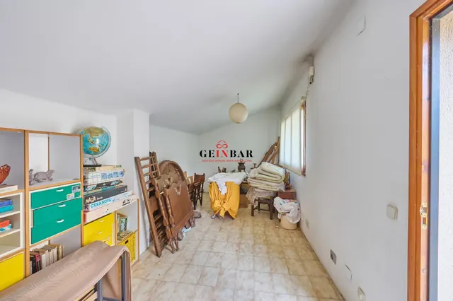 ESPETACULAR CASA EN ZONA EXCLUSIVA Y TRANQUILA CON JARDÍN — 40