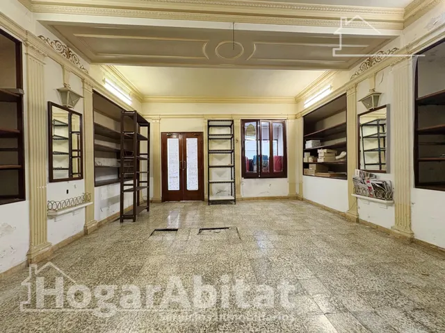 Espaciosa casa con local comercial y garaje en el centro — 6