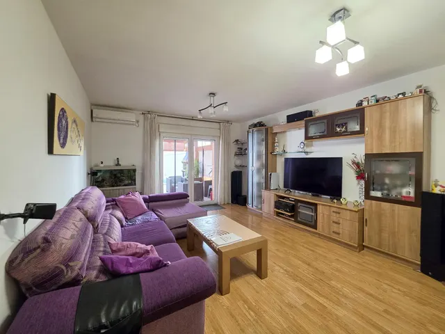 Precioso chalet adosado de 4 dormitorios con piscina privada y garaje en Carranque — 16