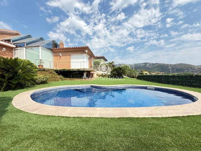 Preciosa casa de lujo en venta con vistas al mar y piscina en Calella — 44