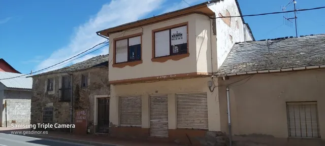 CASA DE PUEBLO CON NEGOCIO — 2