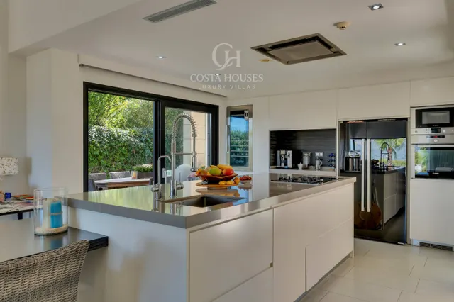 Villa vitalis · arquitectura, luz y bienestar privado frente al montgo javea — 7