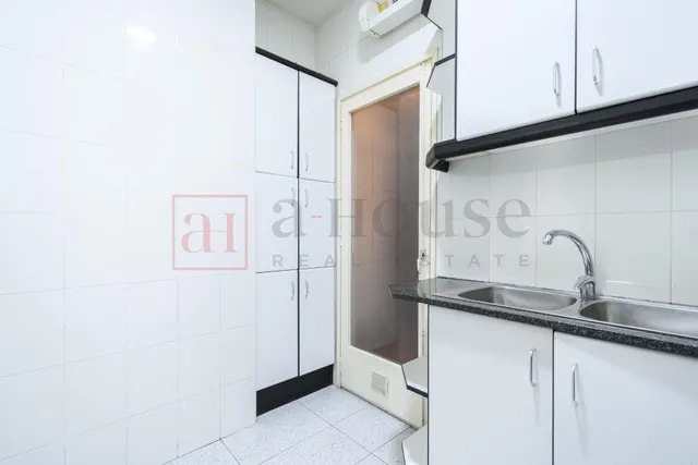 PISO PARA ENTRAR A VIVIR CON EXCELENTE UBICACIÓN EN SAGRADA FAMILIA — 12