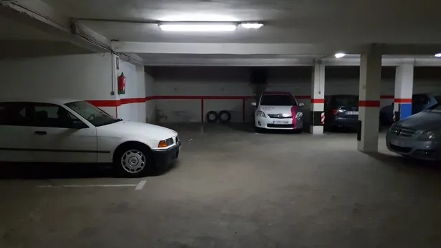 Urbis te ofrece una plaza de garaje en alquiler en zona San Esteban, Salamanca — 2
