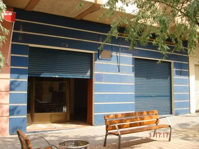 LOCALES COMERCIALES EN ZONA DE SERVICIOS TOTALMENTE ACONDICIONADOS