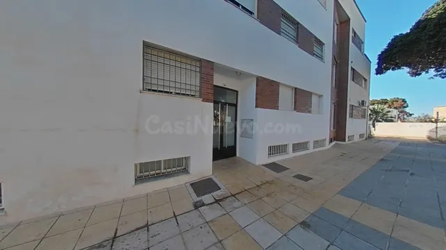 SE VENDE PISO OKUPADO EN Carretera Motores Nº 200 Roquetas d