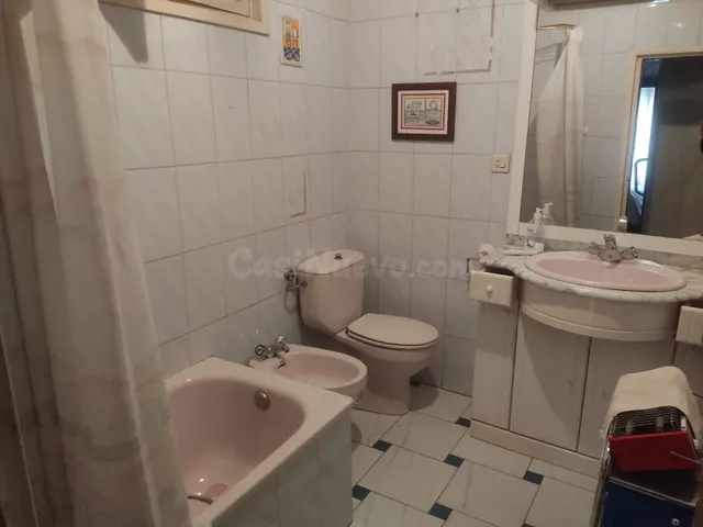AMPLIA VIVIENDA CON PATIO CON 300 M DE SOLAR - foto 5