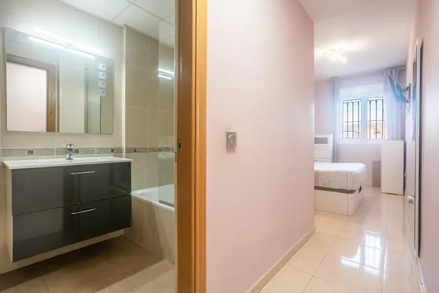 Barrio araceli - almeria: 2 habitaciones + baño + aseo + patio + lavadero + ascensor — 18