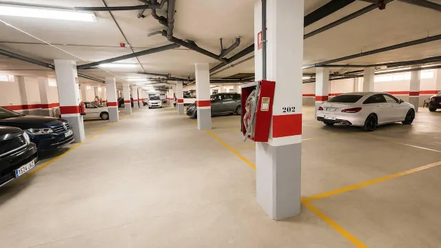 Apartamento turístico en primera línea de mar con piscina, garaje y solárium panorámico — 23