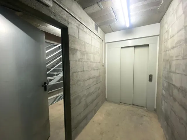 PLAZA DE PARKING AMPLIA EN VENTA EN SANTA CATALINA — 7