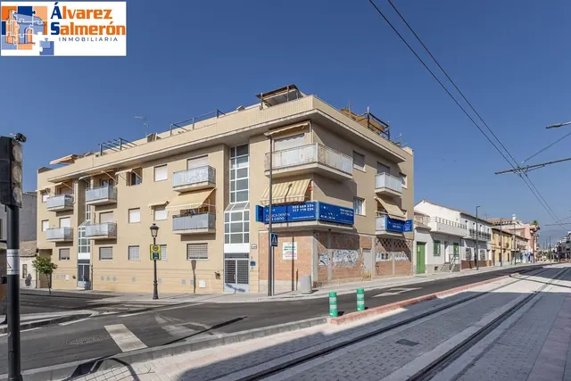 PISO CON GARAJE JUNTO AL METRO EN CHURRIANA — 25