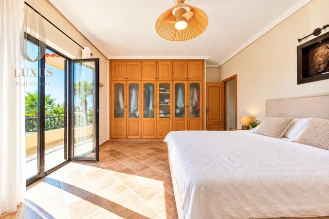 VILLA MEDITERRÁNEA CON GRAN PARCELA, PISCINA Y ESPACIO PARA TODA LA FAMILIA ☀️ — 30