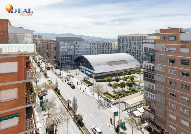 SALE A LA VENTA EXTRAORDINARIO ATICO "REFORMADO" EN GRANADA - foto 4