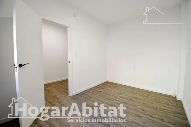 AMPLIA Y BONITA CASA REFORMADA CON 2 TERRAZAS — 34