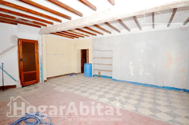 ¡OPORTUNIDAD DE INVERSIÓN! CASA ESQUINERA PARA REFORMAR CON  - foto 5