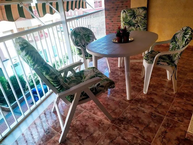 PERFECTO APARTAMENTO CON GARAJE AL LADO DE LA PLAYA PARA ALQ