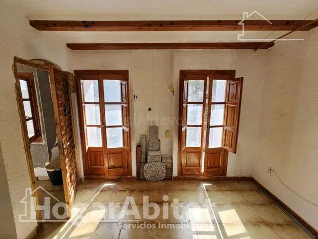 Gran solárium privado y vistas a las piscinas en esta luminosa casa — 5