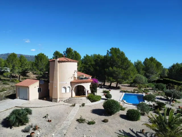 Chalet con piscina, gran parcela y licencia turística — 21